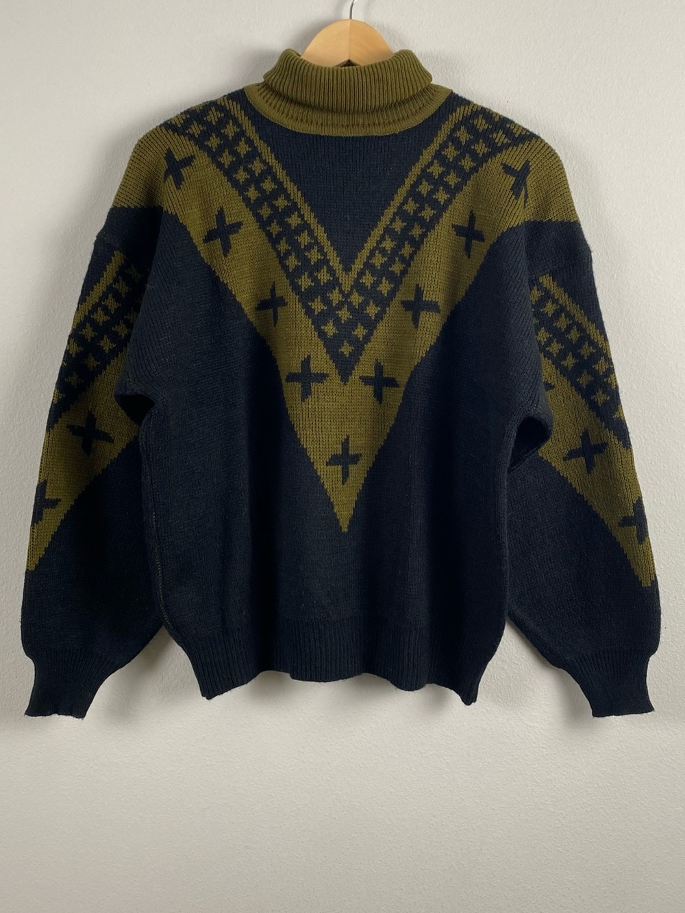 Cosi L’uomo Vintage Knit Long Sleeve Turtleneck Sweater | Black/Olive